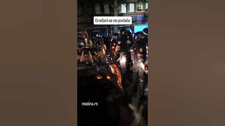 U Bulevaru građani uprkos upozorenju policije i dalje ostaju na mestu