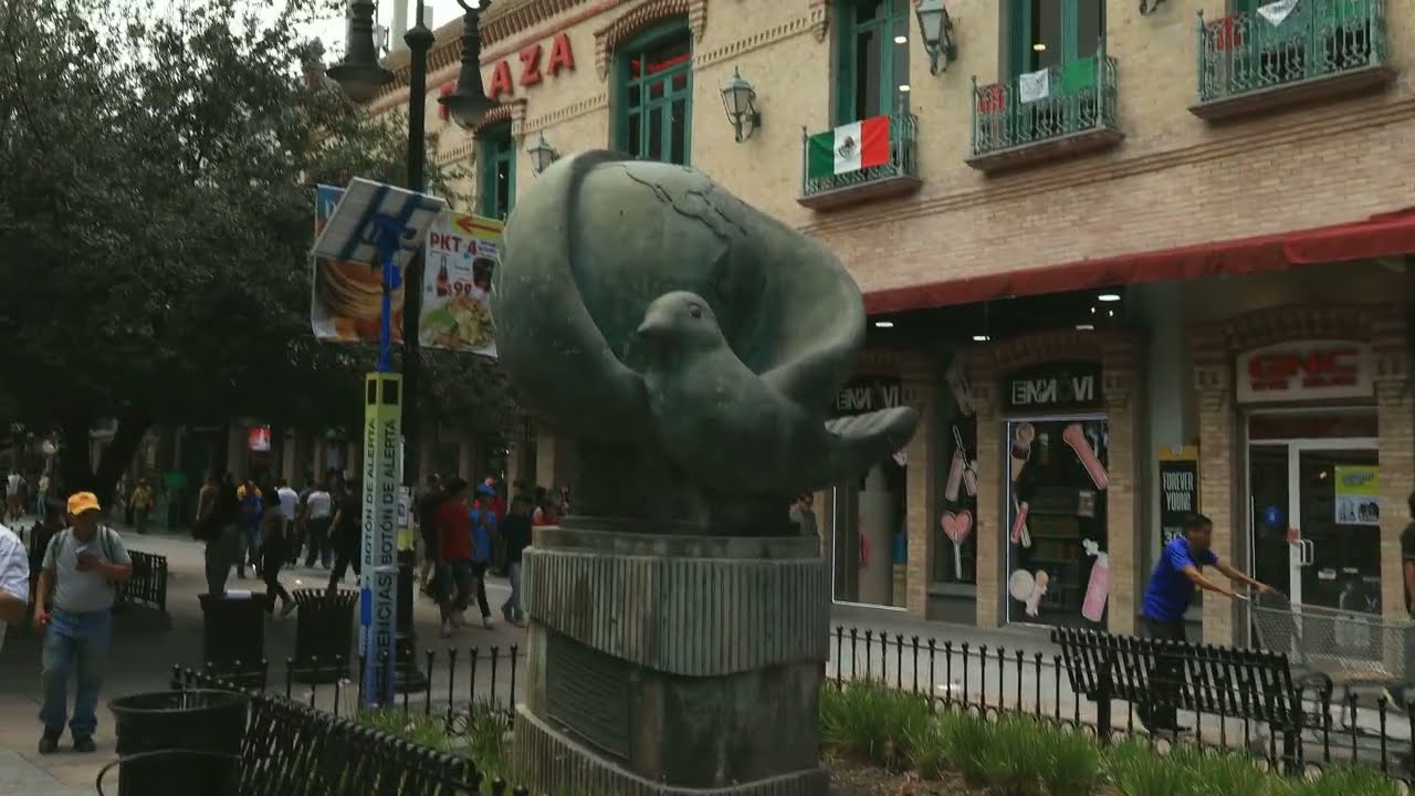 🇲🇽 Walking Through DOWNTOWN MONTERREY México [4K]