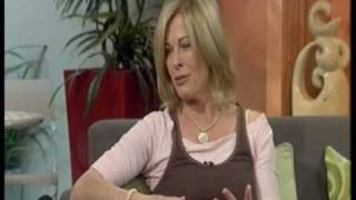 Annabel Langbein discusses Celebrate - a Calendar of Cakes on Good Morning, 2008
On TV1s Good Morning show, Annabel shares her charming special-occasion recipe book, Celebrate - A calendar of cakes, as well as some charming Christmas gift ideas. Annabel Langbein discusses Celebrate - a Calendar of Cakes on Good Morning, 2008