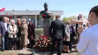 Возложение венков к бюсту маршала Жукова  Метро Каширская(Репортаж 08.05.2015 г., 2015-07-05T21:59:45.000Z)