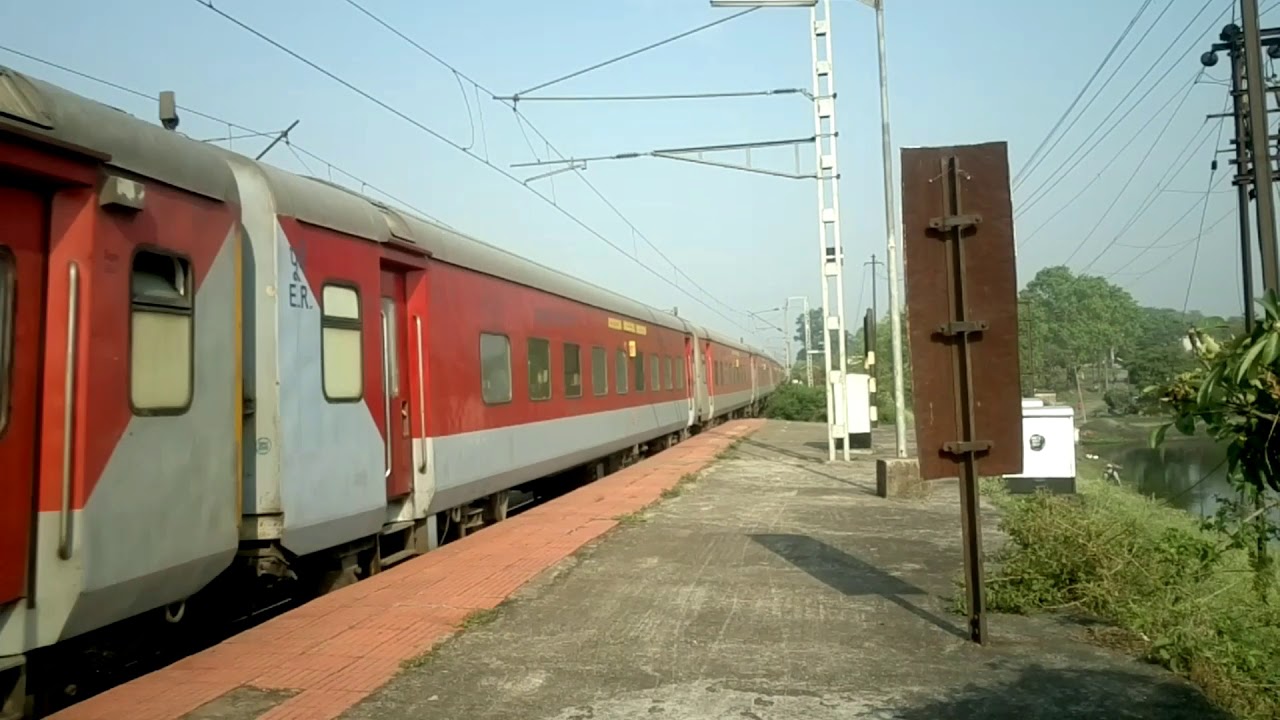 New Delhi - Howrah Rajdhani Express (12302) Passing From Sitarampur ...