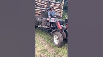 Xe công nông cầu đẩy chở củi đi bán