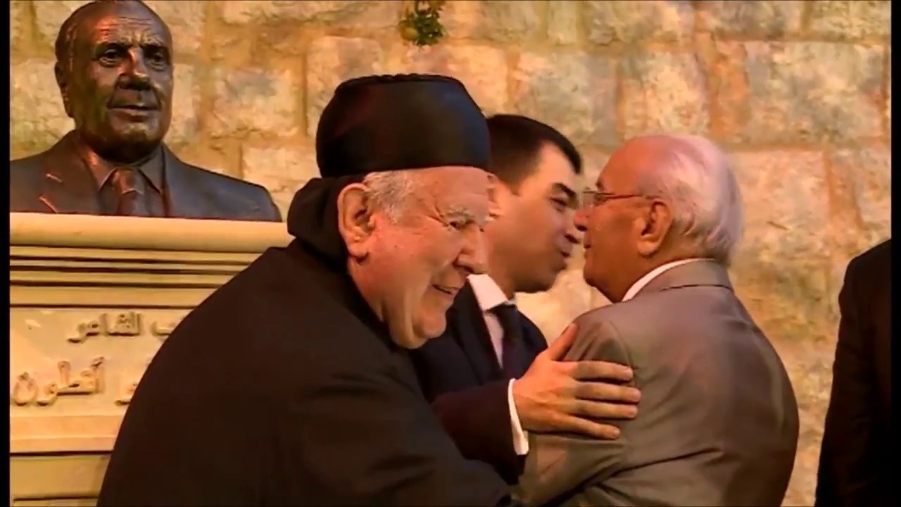 وقائع احتفال حومال: تكريم وتمثال ووسام