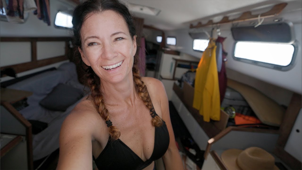 STUCK IN THE MIDDLE OF THE SEA without wind or motor | Sailing Guatemala to Florida