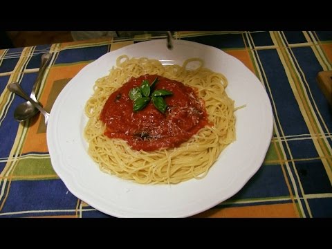 Video: Cómo Cocinar Espaguetis De Hígado De Pollo En Salsa De Tomate