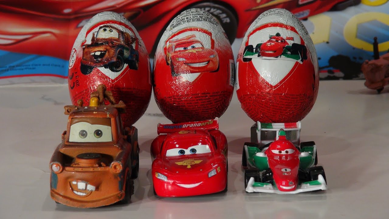 Kinder car. Киндер сюрприз Маккуин. Молния Маккуин из Киндер сюрприз Тачки 1. Cars Lightning MCQUEEN Race игрушка. Киндер сюрприз молния Маквин.