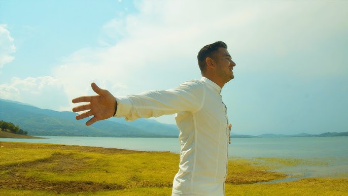 X erotik erotik fotosuratlar Yalangoch qizlar derazalarni yuvadi