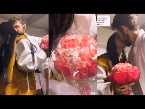 GUSTAVO MIOTO GIVING ANA CASTELA A BOUQUET OF FINI CANDY #boiadeira #anacastelaegustavomioto