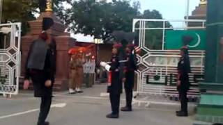 Indian Soldier Embarrassed By Pakistan Rangers at Wagah Border