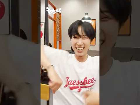 <strong>카페</strong> 갔는데 자기 노래 나왔을 때 <strong>아이돌</strong> 반응.mp4