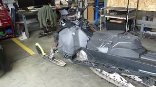 EB 870 2015 Ski-Doo Summit X 800 R Etec with 3407KM on unit