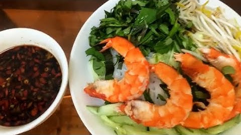 Tôm thẻ hấp nước dừa trộn bún nước tương, khoai mì Thái hấp cốt dừa Vermicelli mixed with shrimp