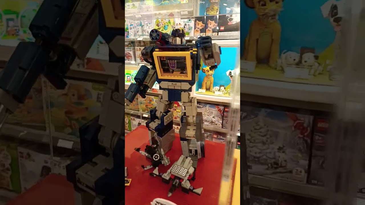 Lego 10358 Transformers: Soundwave On Display 