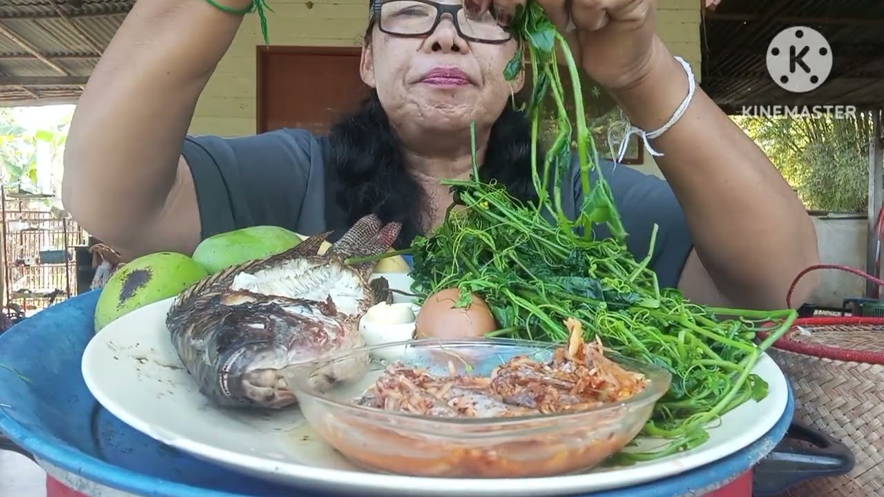 มื้อนี้ได้ของแชบตำบักม่วงใส่ปลาร้าต่อนปิ้งปลาหอมๆลวกผักอร่อยๆ