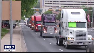 Truckers rally in Texas to protest for transparency, better pay