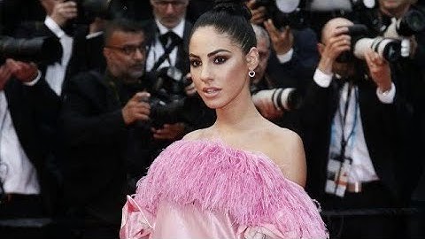 Giulia De Lellis e in bikini in bagno: la foto super sensuale. Pioggia di commenti
