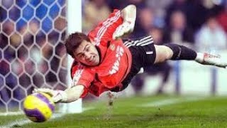 Top 10 Acrobatic Goalkeepers Saves