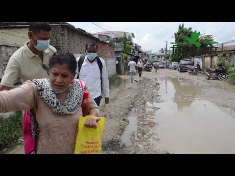 कैलालीको मालपोत कार्यालय अगाडिको हिलाम्य सडकले सेवाग्राहीलाई सास्ती