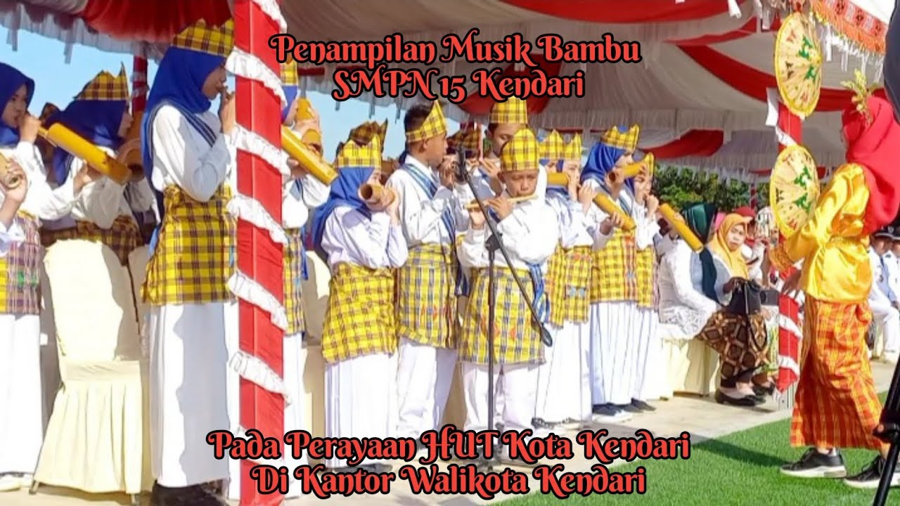 Penampilan Musik Bambu SMPN 15 Kendari Pada Upacara Perayaan HUT Kota Kendari yang Ke-192