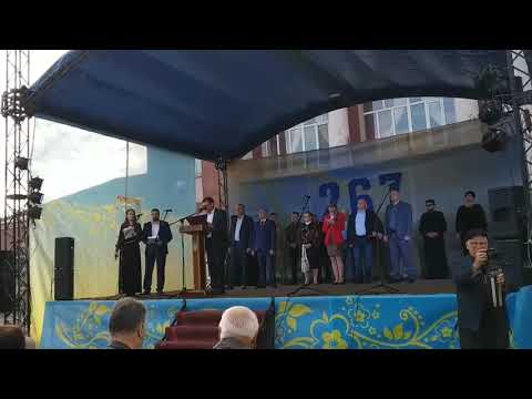 Под Одессой мэр с трудом прочитал поздравление с Днем города на украинском языке