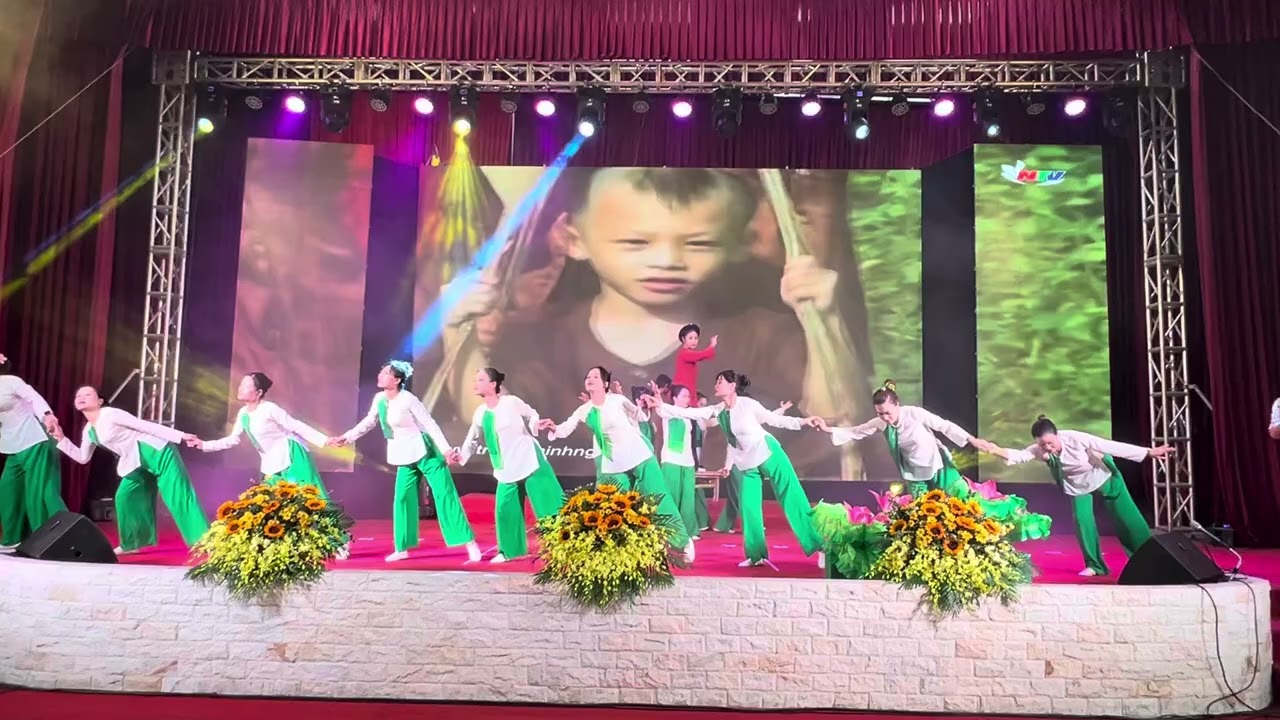 Múa Người mẹ làng sen CB-GV cụm 6 chào mừng ngày nhà giáo Việt Nam 20/11