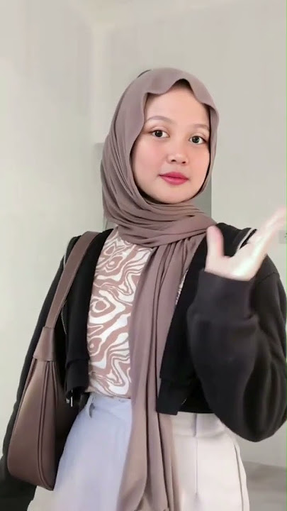 Cewek Cantik goyang hot #hijab #hijabstyle #goyang #goyangtiktok #hijabers #col #jilbab #jilbobs