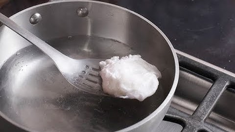 Alton Brown Makes the Perfect Poached Egg | Food Network