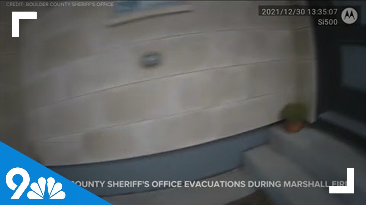 RAW: Boulder County deputies knock on doors to evacuate people during Marshall Fire