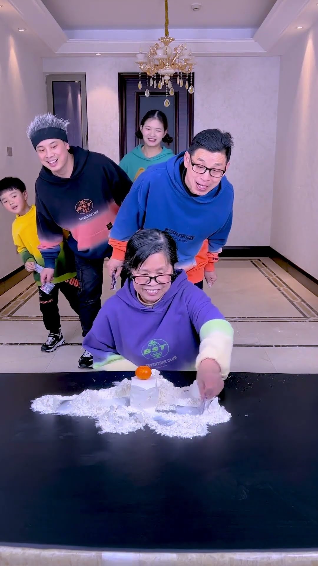 Flour Splitting Challenge! Xiaobao Is Awesome!#Funnyfamily #Partygames#Shorts#Challenge