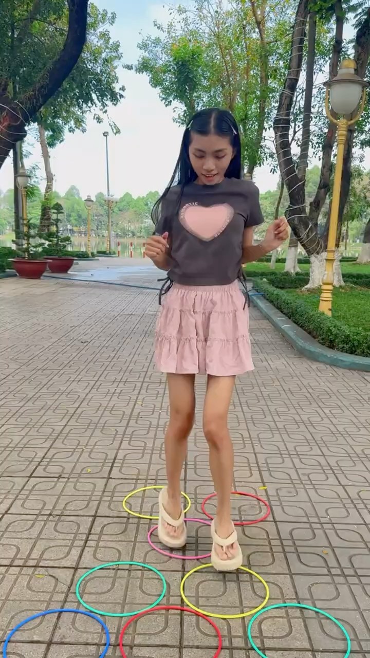 LNS - Cô ấy bị hút vào vòng tròn ⭕️? haunted circle #shorts