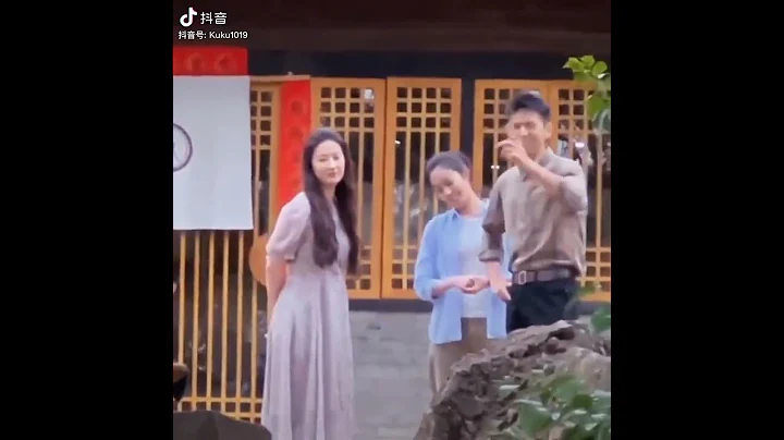 #刘亦菲 #李现 最新路透！美女帅哥同框也太养眼了吧！！！期待官宣了！#shorts - 天天要闻