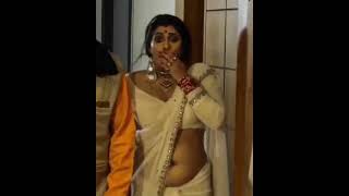 Hot Aunty shows her chubby belly and big Deep navel in Saree #deepnavel#youtubeshorts#chubbynavel