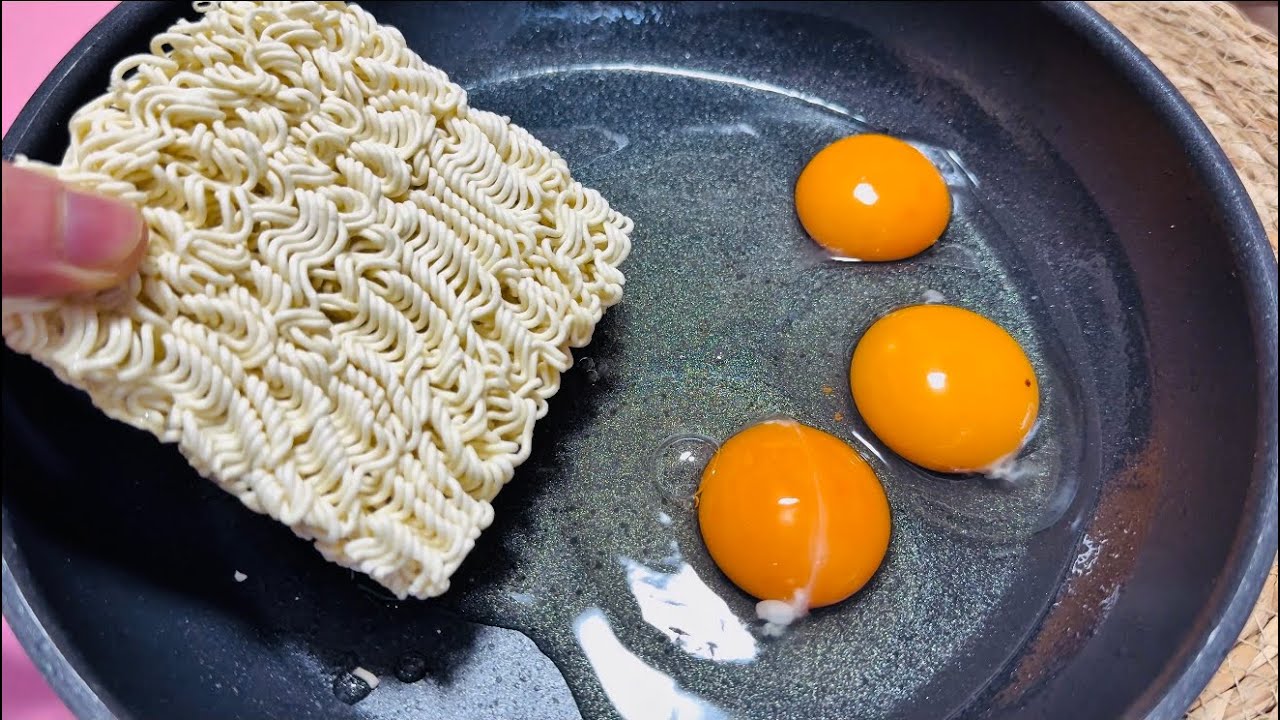 Forget plain boiled noodles! 100% delicious! Mom’s secret noodle-with-egg recipe.