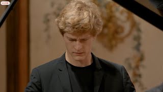 Mozart Piano Concerto No. 21 in C major by Jan Lisiecki