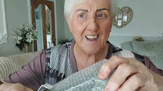 Temu, tiktok haul, + story time picture  the scene..