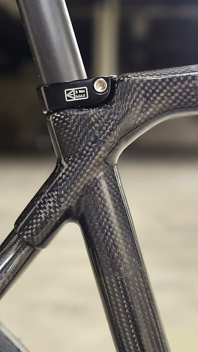 TIME ADHX in Gloss Carbon