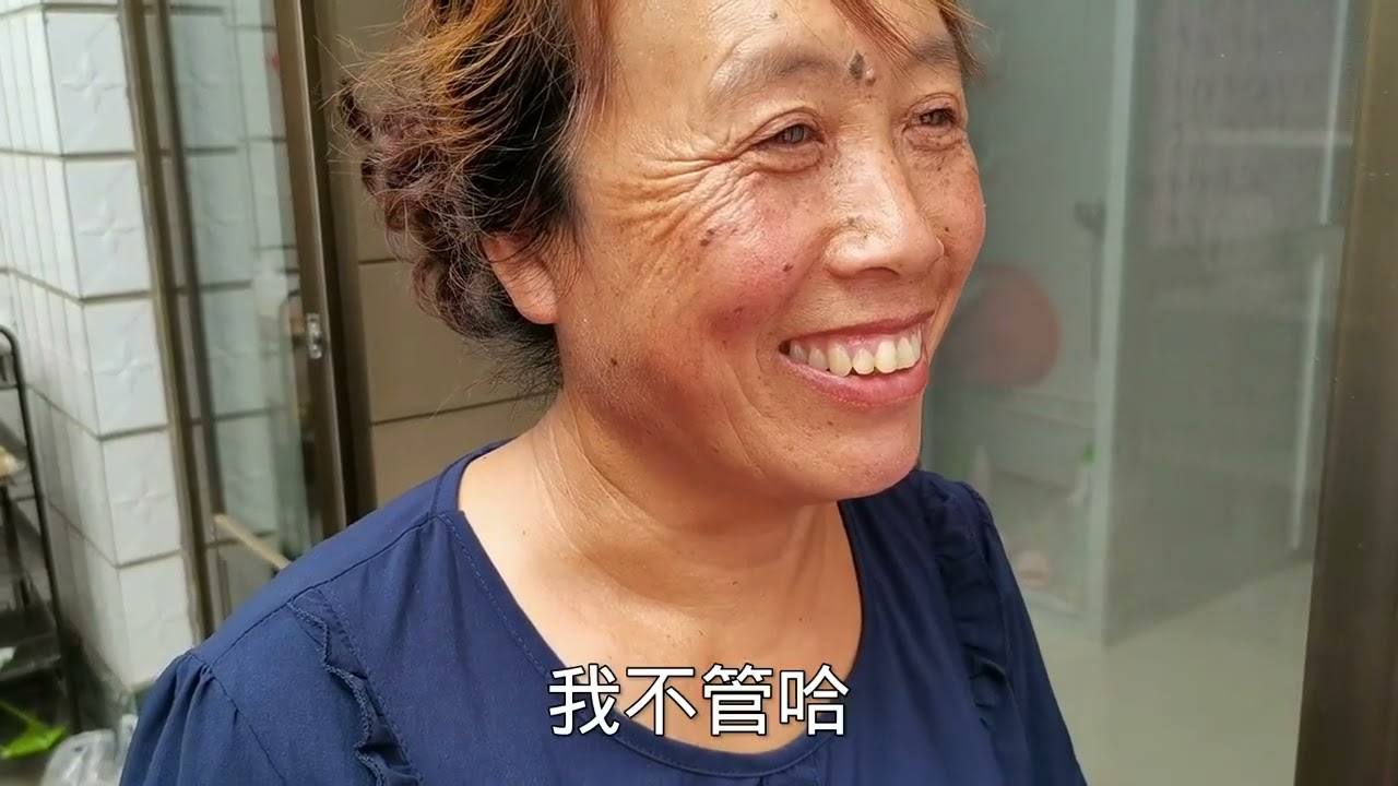 留守婆媳：儿媳做排骨火锅婆婆说不吃，结果比儿媳吃的多，尴尬了
