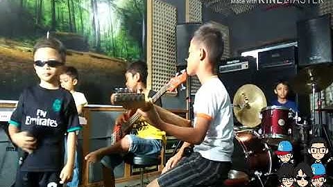 Cover jujur Radja, Mbois band