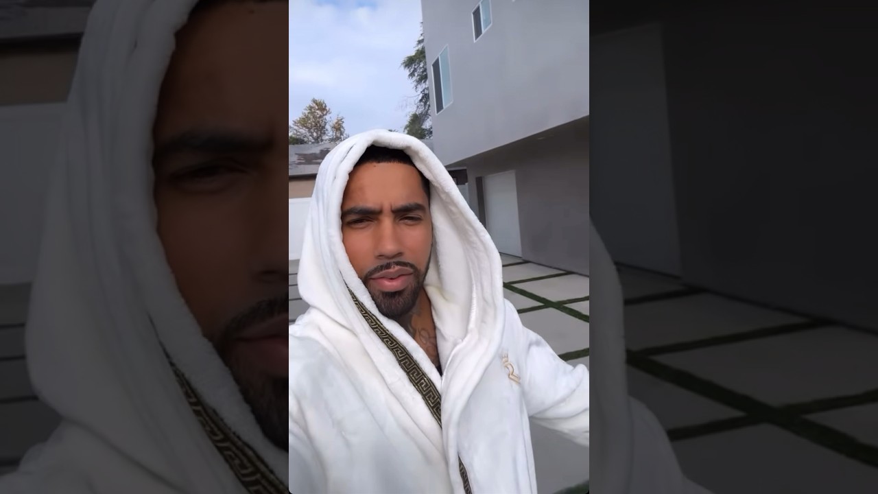 Royalty Robes white hooded robe