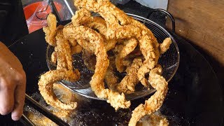 대만 거대한 오징어 튀김 giant fried squid - taiwanese street food 대만 거대한 오징어 튀김 giant fried squid - taiwanese street food