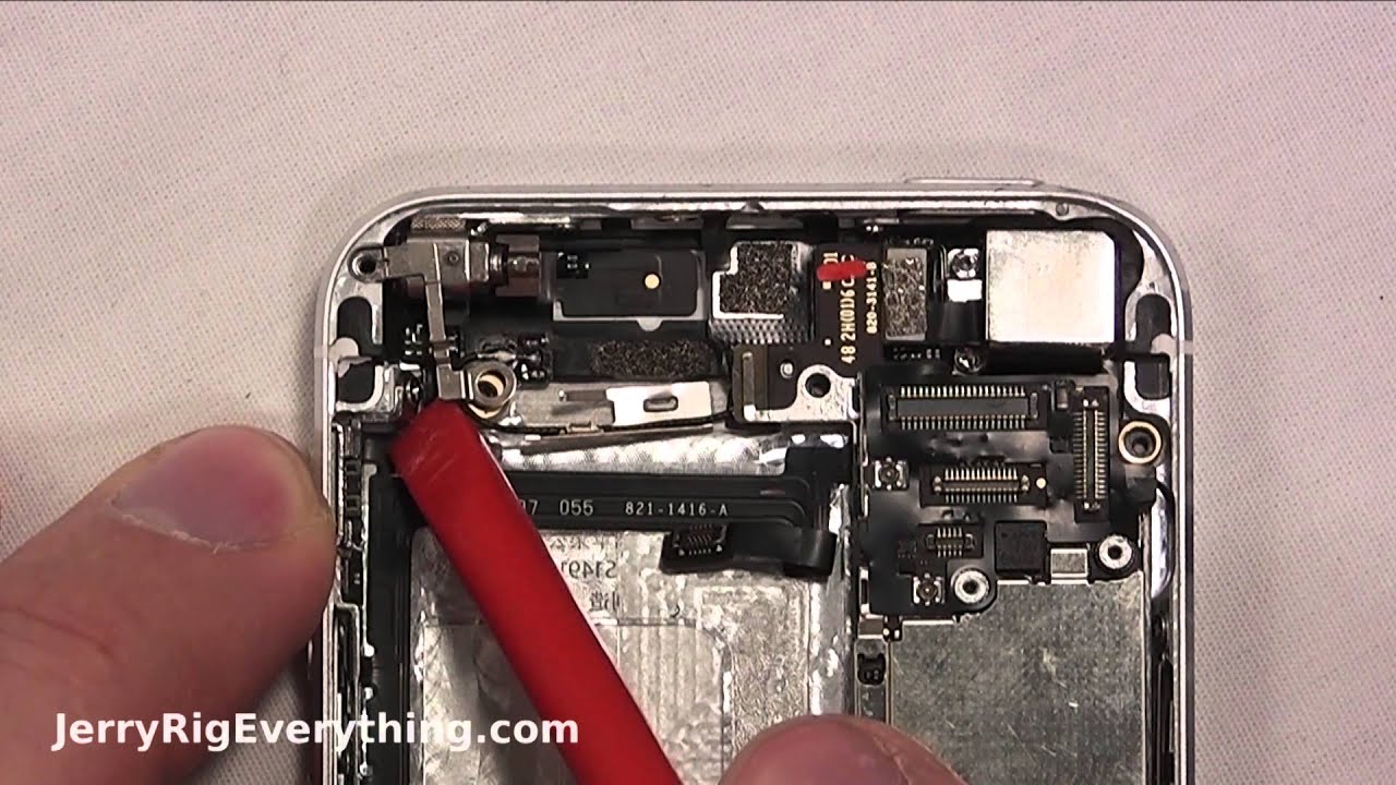 En Caroline Verbaasd How to Replace iPhone 5 Vibrator Motor in 2 Minutes - YouTube