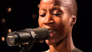 Video voorbeeld van "Rokia Traoré - Ka Moun Kè (Live on KEXP)"