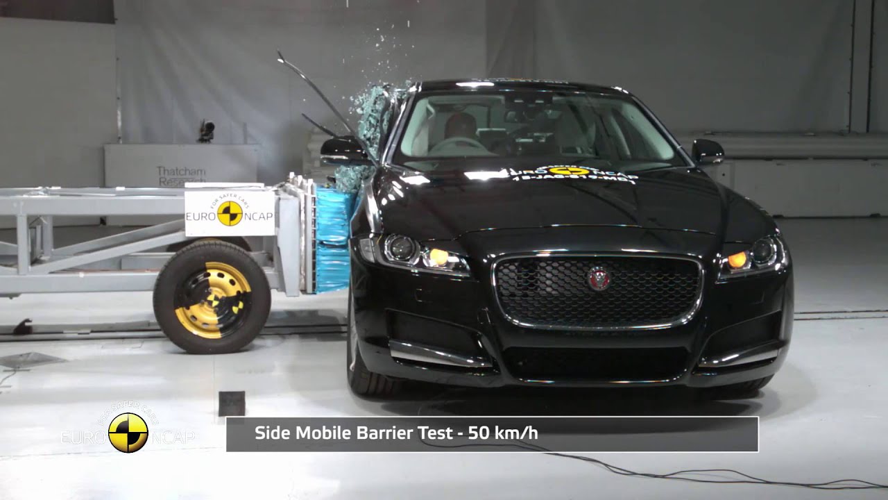 Jaguar XF - Crash Tests 2015 | AutoMotoTV