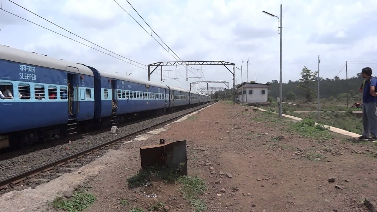 11056-gkp-ltt-godan-express-skipping-oombermali-station-mps-youtube