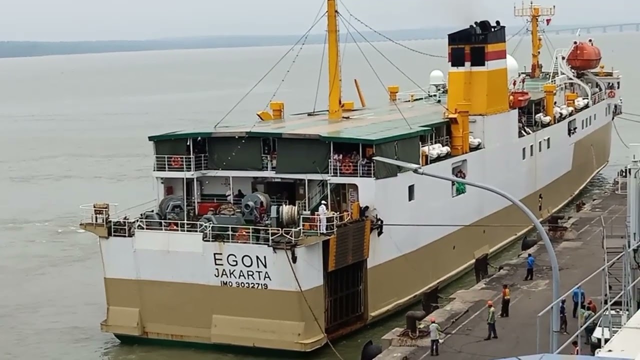 KM EGON DARI LEMBAR SANDAR DI TANJUNG PERAK SURABAYA