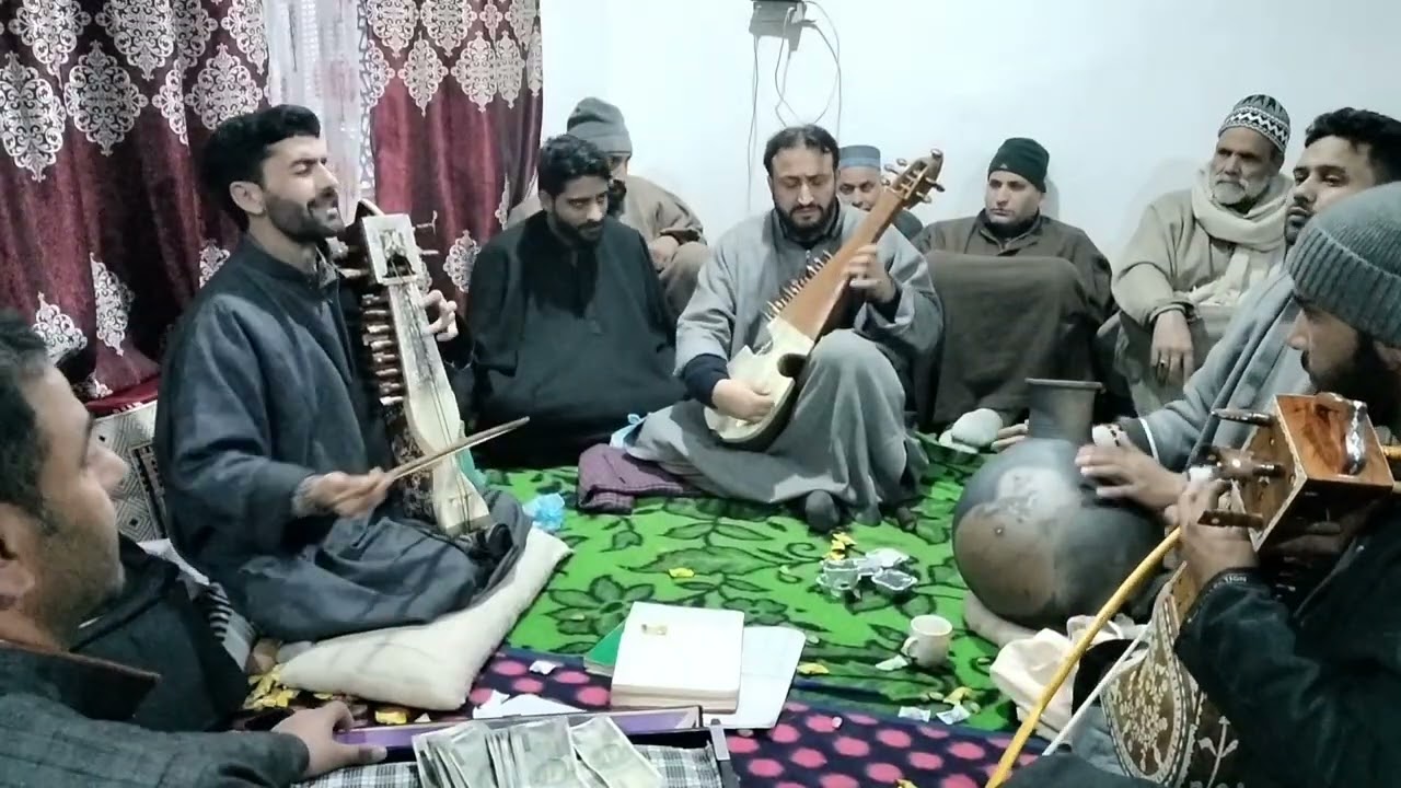 KIS CHEEZ KI KAMI HAIN