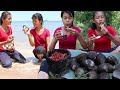Survival skills: Pick Shells in the sand At the beach to Grilled for Lunch - My Natural Food ep 54