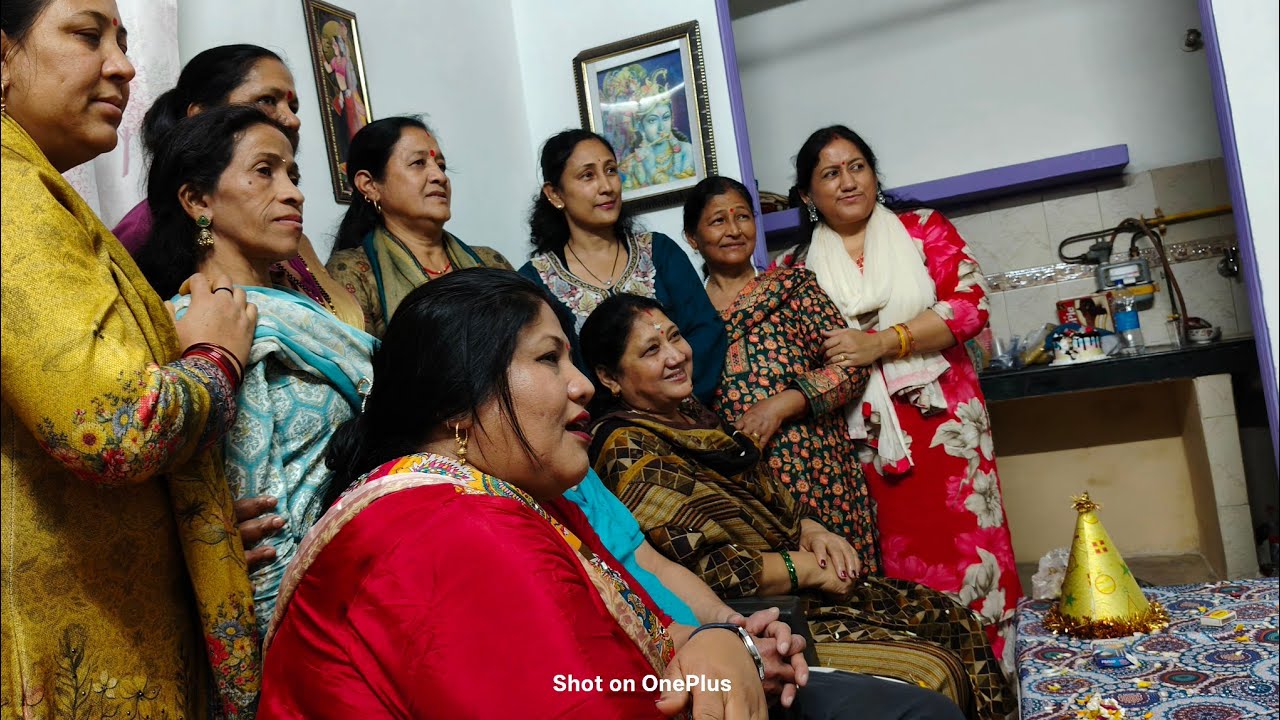 आज हमने मिलकर holi के गीत लगाए बचपन की याद ताजा हो गई।