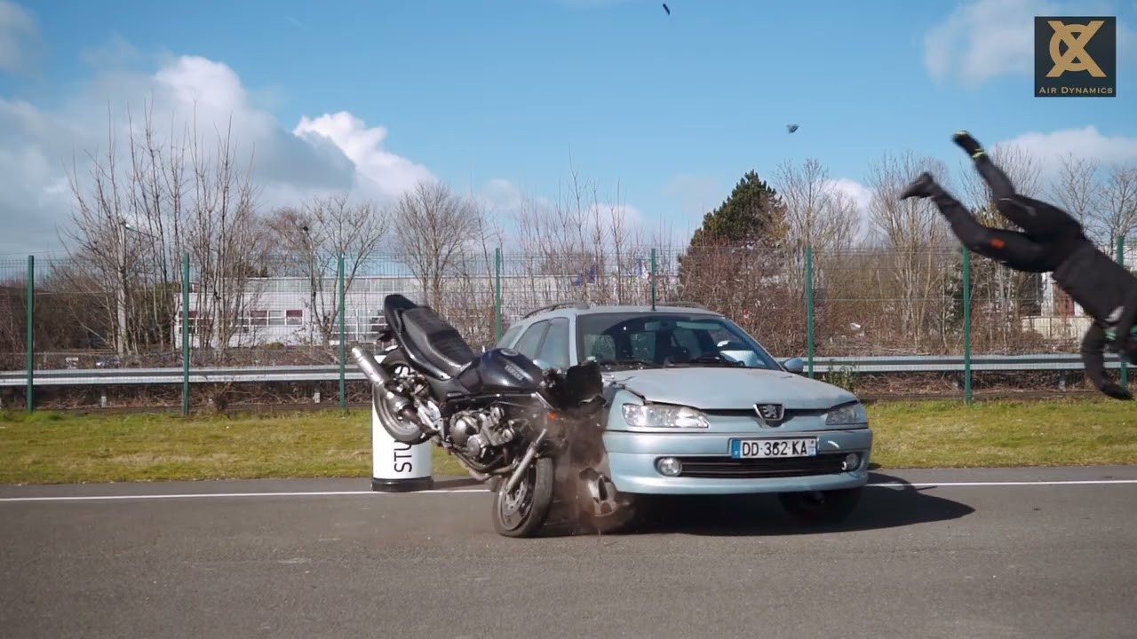 Sécurité des motards : une entreprise française invente le 1er surpantalon  airbag
