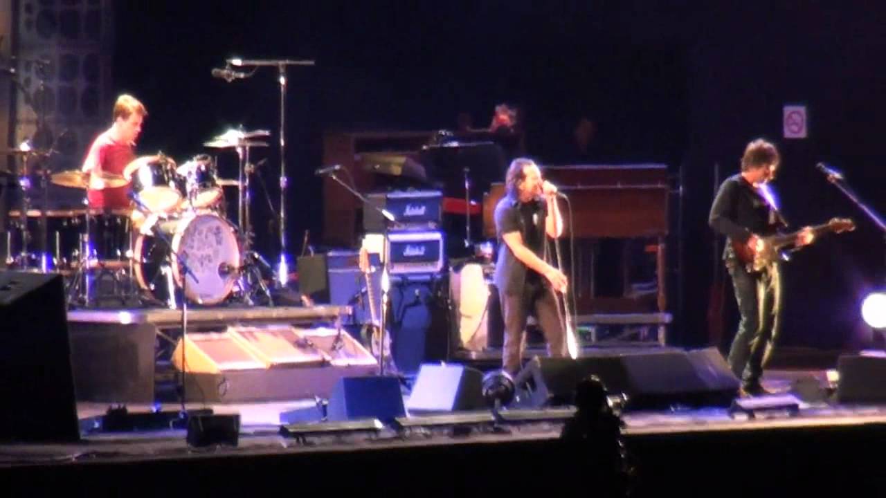 Pearl Jam santiago 2011 - [10/33] - Daughter/Red Rain/Another Brick In The  Wall [MULTICAM-720p]